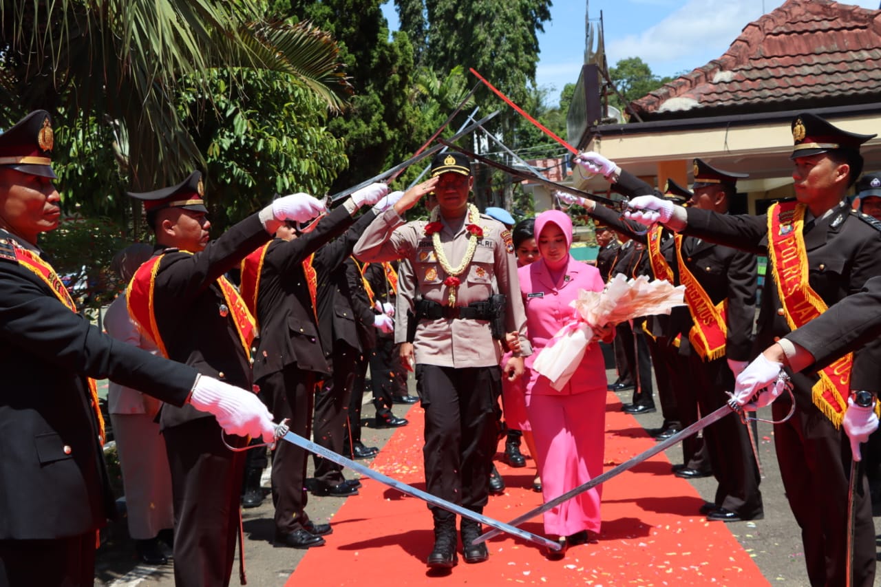 Rinaldo Ras Dan Sederhana dan Penuh Haru Penyambutan Kapolres Tanggamus AKBP Rinaldo ...