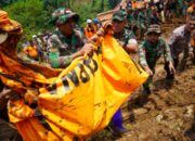 Kodam III/Slw Lakukan Pencarian Korban Tanah Longsor di Cipongkor