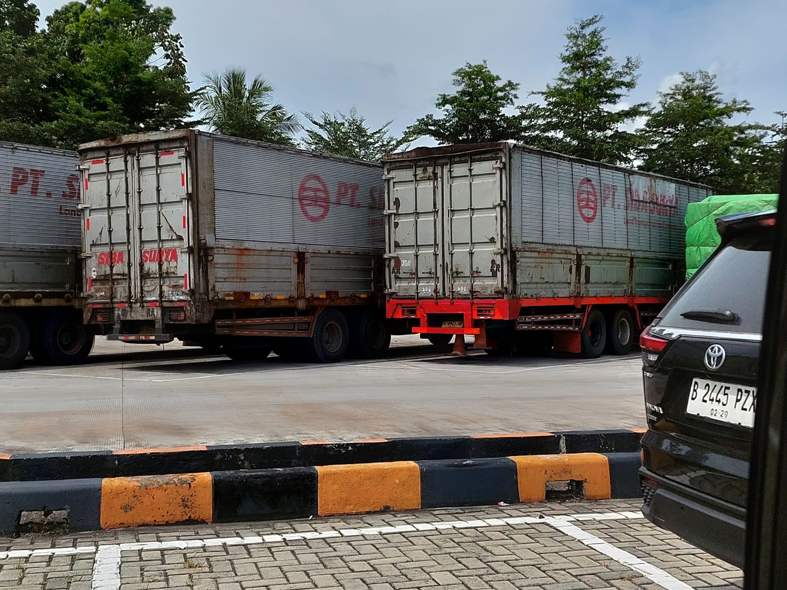 H-4 Hari Raya Jalan Tol Trans Sumatra Lancar, Puluhan Truk Parkir Di