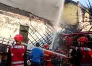 Gerak Cepat Padamkan Api, Respon Bencana Brimob Batalyon B Pelopor Terjun Tangani Kebakaran di Kutai Barat