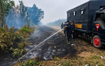 Dipimpin Ipda Yeheskiel, Tim 4 Siaga Karhutla 2026 Padamkan Api di Jalan Tjilik Riwut Km 50