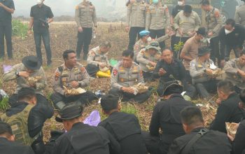 Perkuat Kebersamaan, Kapolda Kalteng Motivasi Satgas Karhutla Lewat Makan Siang Bersama
