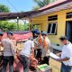 Peduli Kebutuhan Pengungsi, Satgas SAR Brimob Salurkan Paket Kebersihan ke Desa Ruis
