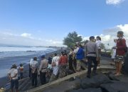 Patroli Dialogis di Pantai Masceti, Sat Polairud Polres Gianyar Pastikan Upacara Adat Berlangsung Aman