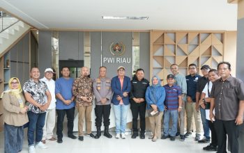 Sinergi Polri dan Pers Diperkuat, Kabid Humas Polda Riau Sambangi PWI
