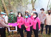 Ketua Bhayangkari Daerah Turun Langsung ke Lokasi Karhutla, Beri Dukungan Satgas Gabungan