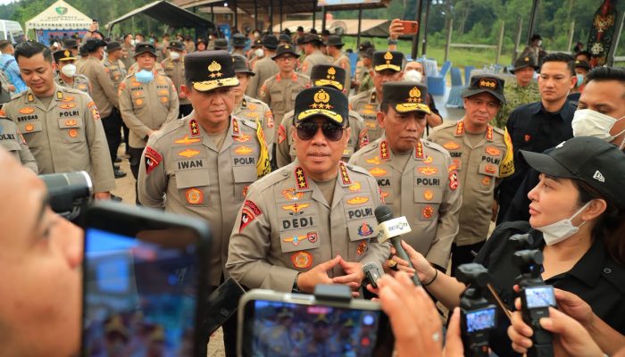 Turun Langsung ke Posko Karhutla Kalteng, Wakapolri Pastikan Negara Hadir Lindungi Masyarakat